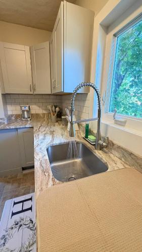 Cozy 2BR Near Tufts Sleep 5 in Medford