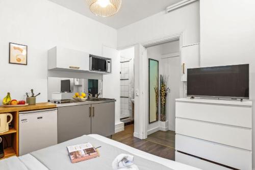 BnBNova - Studio Near Trocadéro & Champs - Élysées & Eiffel Tower - image 13