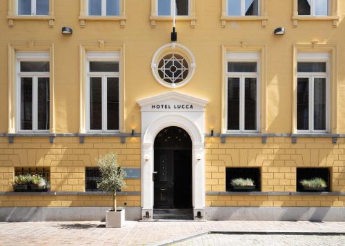 Exterior view of Hotel Lucca