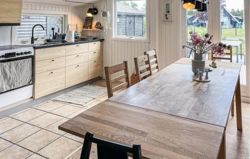 Cuina, 4 Bedroom Awesome Home In Hals in Hals