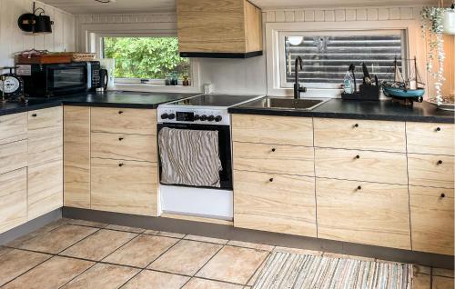 Cuina, 4 Bedroom Awesome Home In Hals in Hals