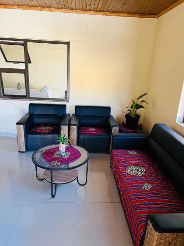 Patogumai, Otam-Check Guest House in Ondangwa