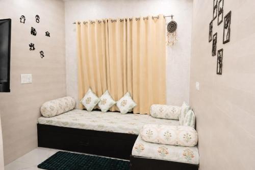 Modern 1BHK in Vaishali Nagar Couple Friendly WiFi - image 2