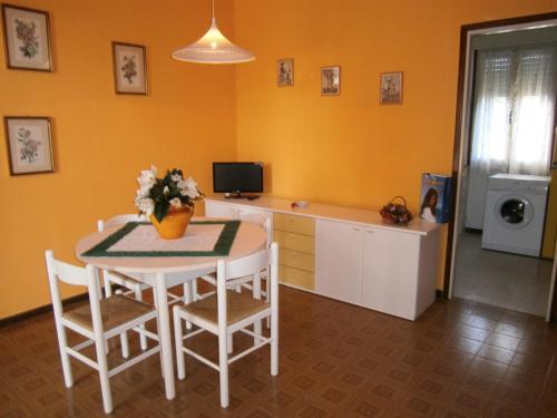 Two-Bedroom Villa image 9