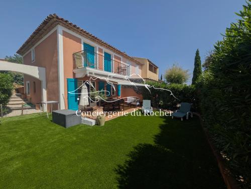 Maison 6 personnes au calme avec piscine, golf, tennis – khách sạn tại La Rouviere