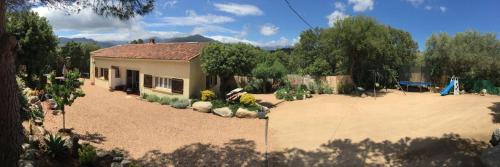 Spacieuse maison à Lecci avec jardin et aire de jeux gîte à louer Torraccia