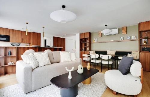 An Incredible 3-Bed 3-Bath at the Trocadéro - Eiffel Tower