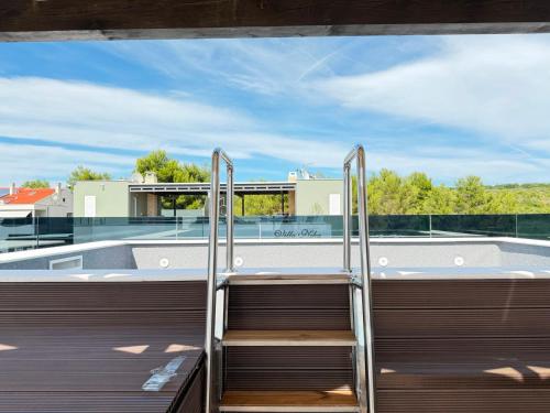CROWONDER Villa Idassa with Swimming Pool and Jacuzzi - CROWONDER LUXURY RENT - image 4