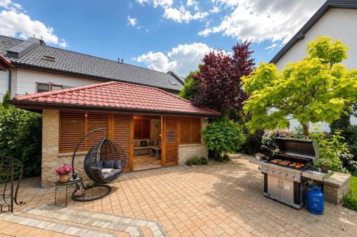 Dārzs, Golden Villas - Elegant Family Villa with Garden near Warsaw in Kobylka