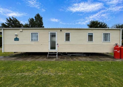 Istaba viesiem, Superb 8 Berth Dog Friendly Caravan To Hire In Norfolk Ref 10054B in Fritona