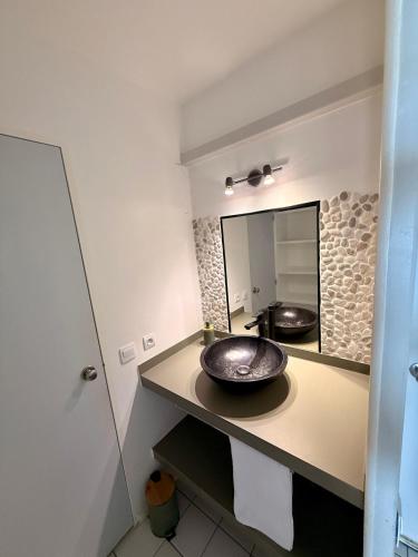 Studio vue mer, accès piscine (Studio vue mer, acces piscine) in เลอ ยามัน