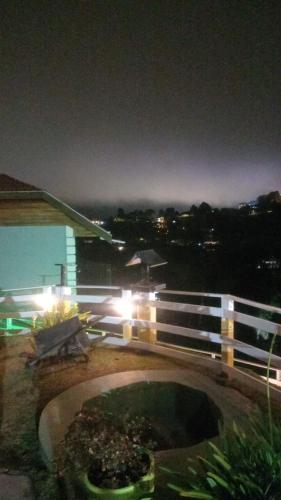 Chalés Villa Encantada (Chales Villa Encantada) in กัมโปส โด ยอร์เดา