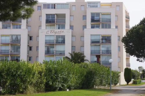 T2 pour 2-4pers, calme en résidence avec terrasse et parking privé à Port-Camargue
