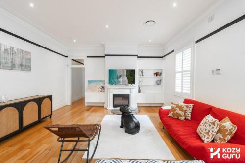 KozyGuru | Rose Bay | 3BR Steps to Beach + Parking in Rose Bay