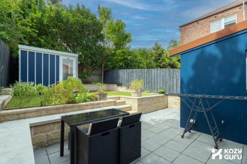 KozyGuru | Rose Bay | 3BR Steps to Beach + Parking in Rose Bay