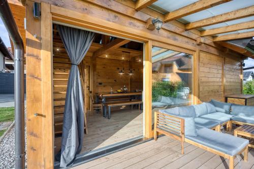 Altan/terrasse, Wood House Bela krajina With Sauna in Dragatus