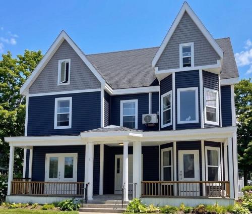 Hotelli välisilme, Centre of Wolfville 3rd Floor View 2BR & 3 Queen Beds in Wolfville (NS)