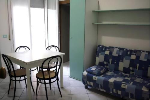 2 bedrooms, 4 beds