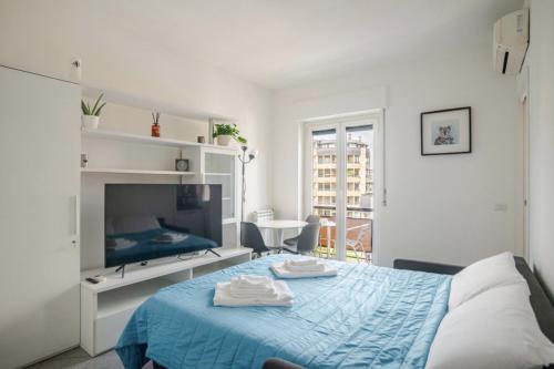 Chic Studio con Cucina Indipendente e Terrazzino