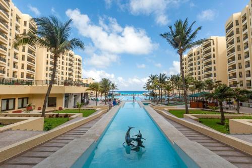 Holiday Inn Club Vacations The Royal Sands All Inclusive, Cancún