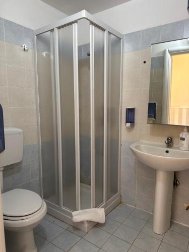 GARIBALDI ROOMS 3