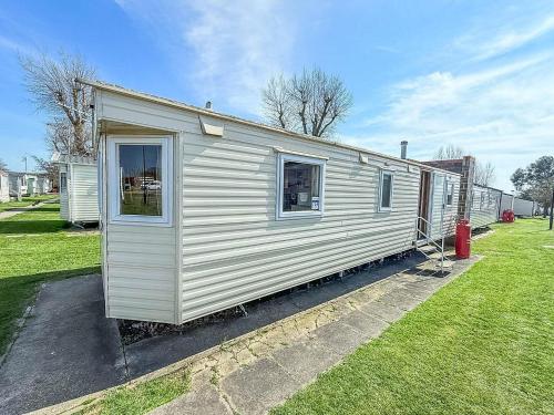 Cosy 8 Berth Caravan At Highfield Grange Holiday Park In Essex Ref 26724Wr – khách sạn tại St Johns