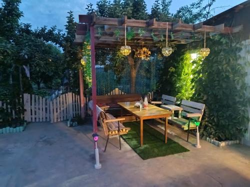 Amanat & KK guest house in Kara-Koo