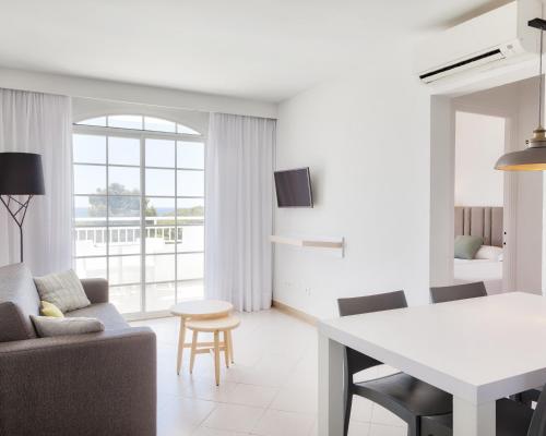 Ilunion Menorca Ideally located in the Ciutadella de Menorca area, Ilunion Menorca Hotel promises a relaxing and wonderful visit. Offering a variety of facilities and services, the property provides all you need for 