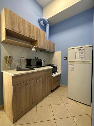 廚房, Queen-V Hostel in 發羅拉