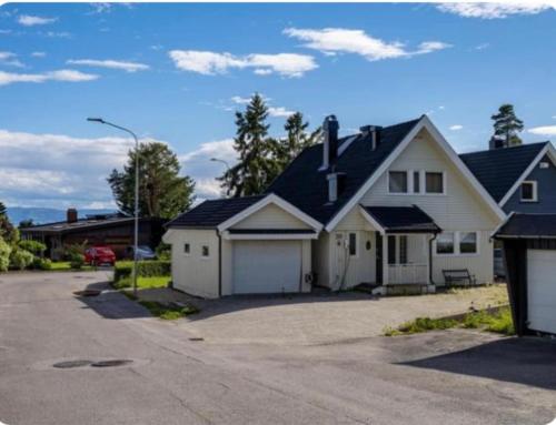 Cozy four bedroom House direct to forest close to sea, city and all amenities in Hamar