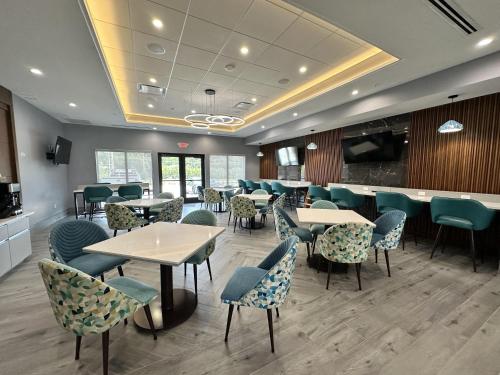 Food and beverages, Best Western Plus Fair Park East in Claremont