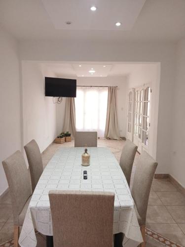 Casa Luminosa Con patio y garaje in 헤네랄 알바라도