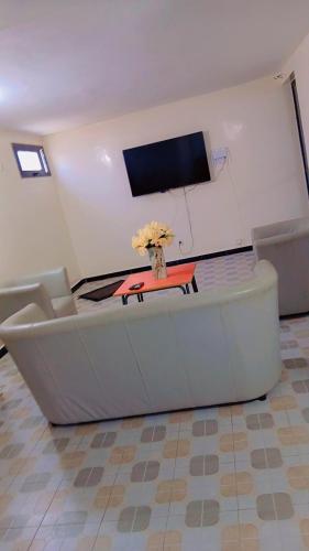 Studio chambre salon meuble in Ndiebene