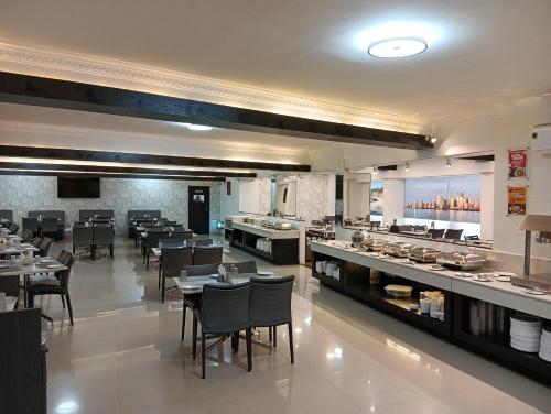 Restaurant, Downtown Business Hotel in Chengalpattu