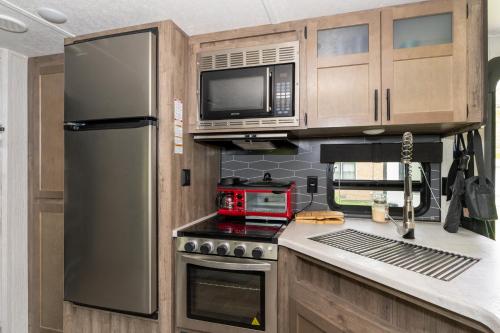 Beautiful 32' RV located in south Chicago suburb in Alsip