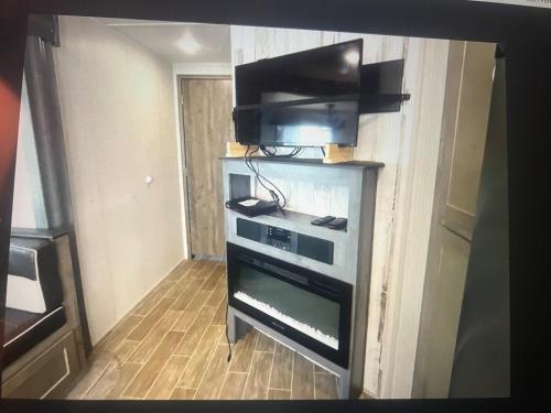 Beautiful 32' RV located in south Chicago suburb in Alsip