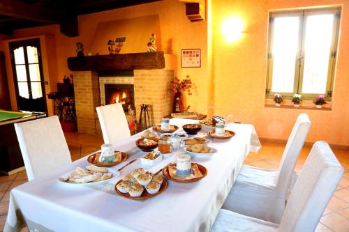 餐飲選擇, Guest House I Vicini di Cesare in 卡斯泰爾諾沃卡爾恰