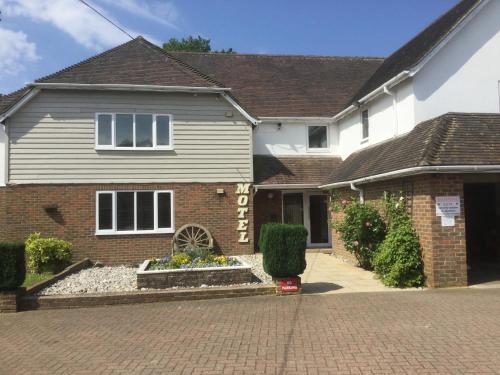 T & J Motel - Accommodation - Lamberhurst