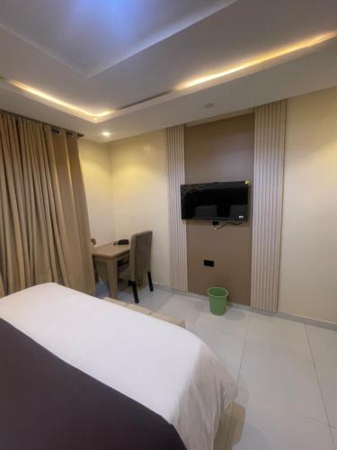 CHASE hotels in อีบาดัน