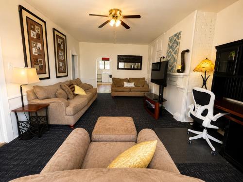 . Large Furnished Apartment with Workspace & Laundry