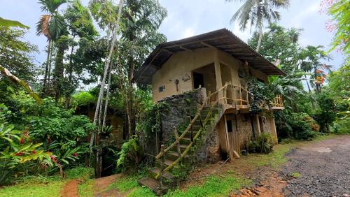 Achinthya Nature Resort in Hanwella