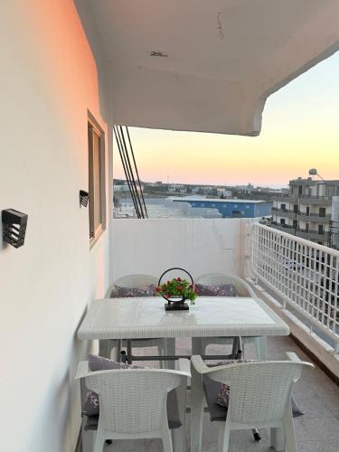 Neue renovierte Wohnung mit Meerblick und große Balkon in tripoli ,Qalamoun in Al Qalamun