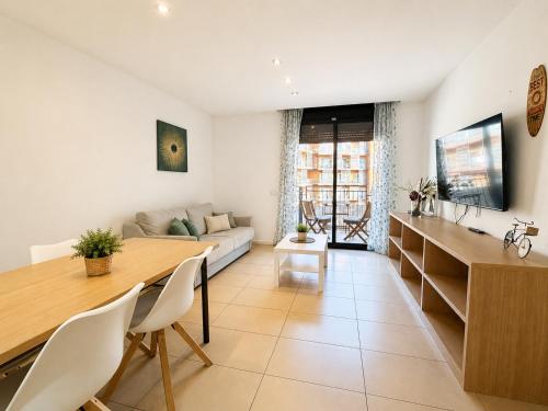 Tokyo Suite - Modern Apartment with Parking & Swimming Pool