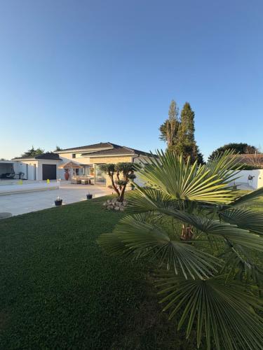Maison Moderne avec piscine à 20 mn de bordeaux centre