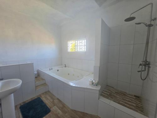 Vannas istaba, Ackee Haven Comfortable Spacious Home in Poor Mans Corner