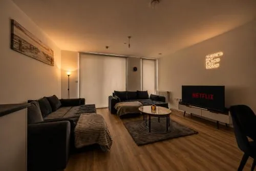 Wembley 2BR Spacious Modern Skyline View Sleeps 8 photo 2