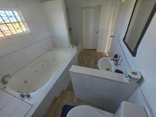 Duša, Ackee Haven Comfortable Spacious Home in Poor Mans Corner