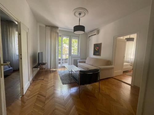 2 BDR Apartment with nice Terrace and Parking