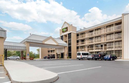 Days Inn by Wyndham Bristol - main image