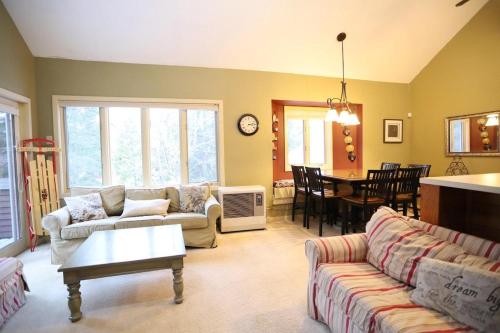 . Forest Rim I1 WV Pet Friendly Ski Vacation Condo in Waterville Valley